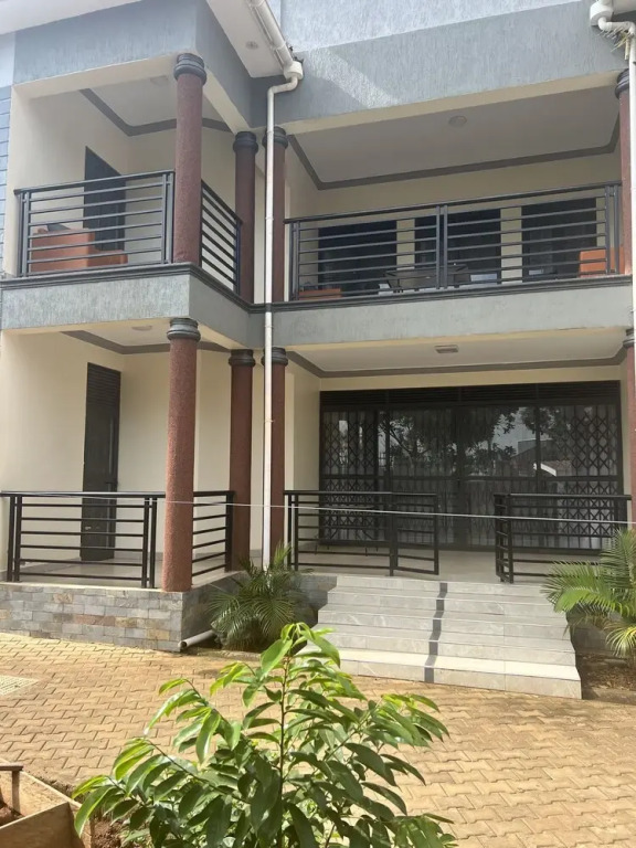Inviting 9-bed Villa in Kampala