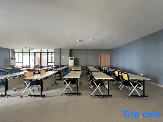 R&F -- Near SG & CIQ Link Bridge & Mall #Studio1B #4 pax by Cowidea
