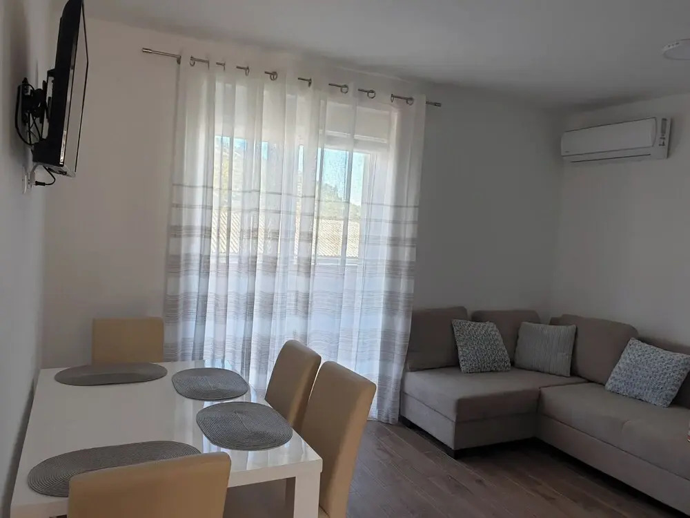 Apartment Pocrnja