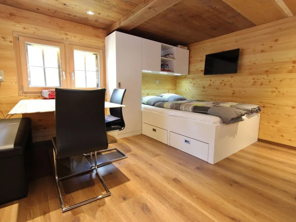 Mountain View Holiday Home in Binntal near Lengtal Deck