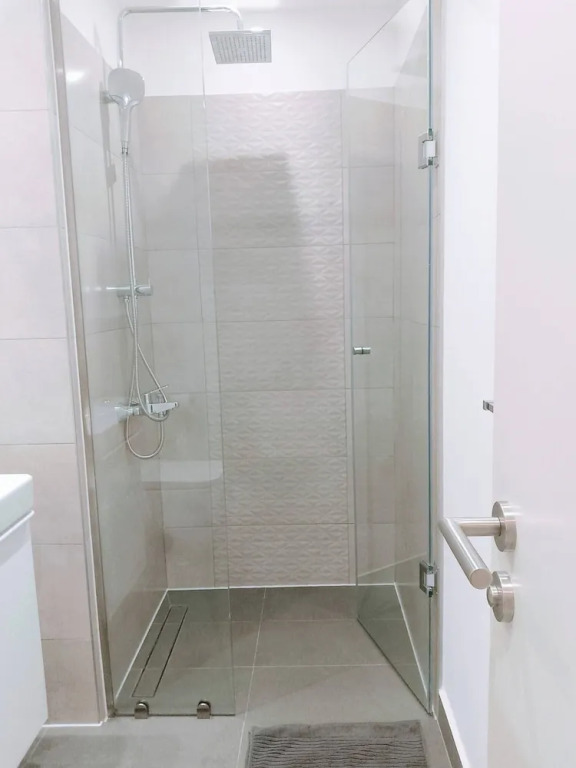 Unique 2 BDR Apartment at Loxwood House With Rooftop Pool and Gym