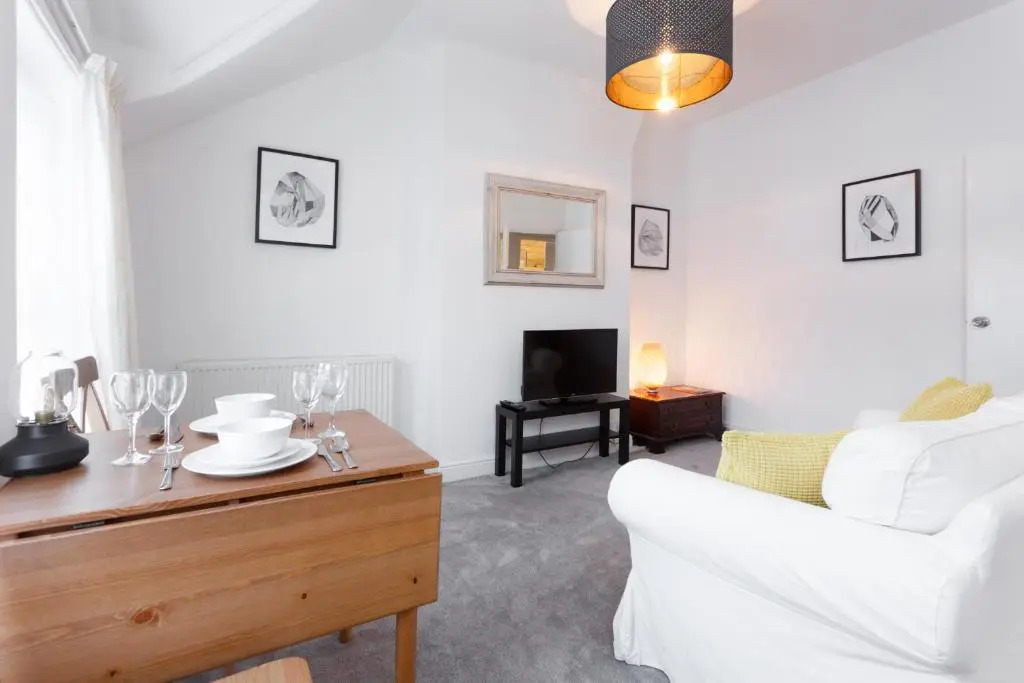 Charming, Well-Equipped Apt - 5 Minutes From Beach