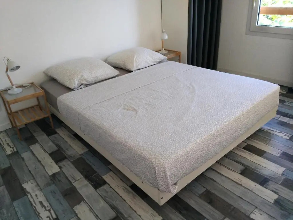Petit Loft T2 bis mezzanine avec jardin et piscine