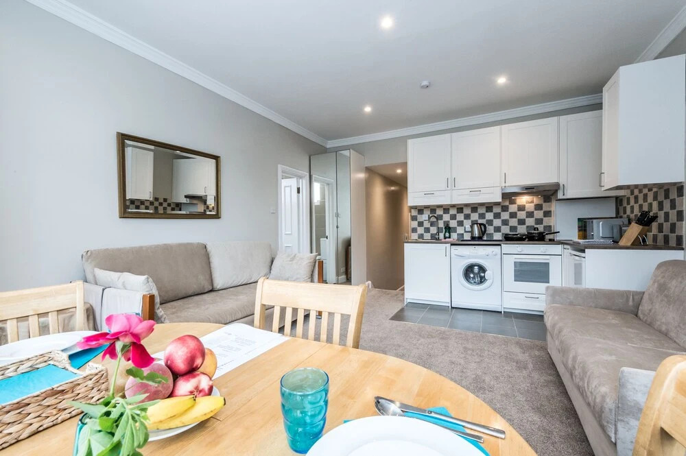 Chic 1 Bedroom Apartment-12 Minutes From Centre