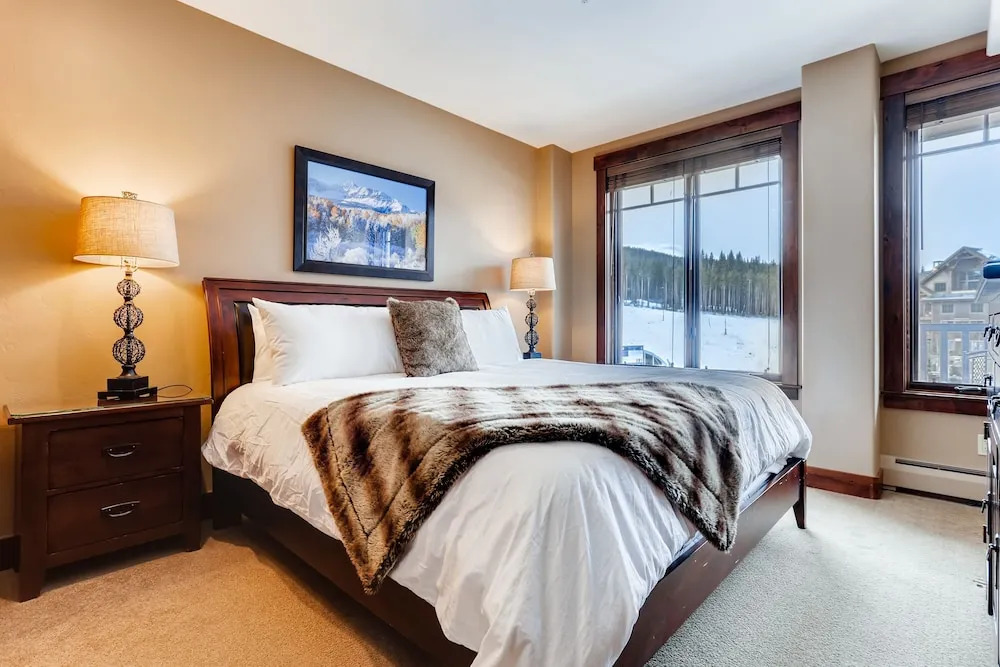 New Listing! Ski-in/ski-out At Crystal Peak 2 Bedroom Condo
