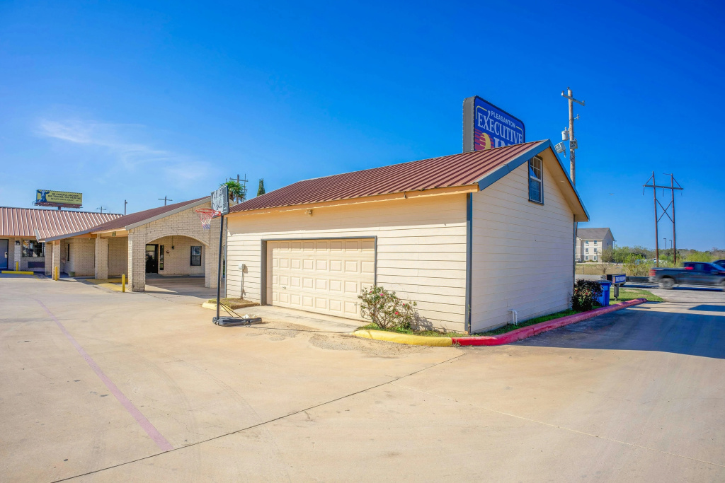 Pleasanton Executive Inn By OYO