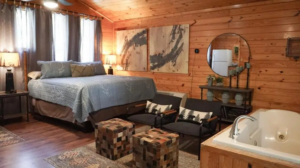 Cuddles, 1 Bedroom Studio, Walk to Downtown and Hiking Trails!