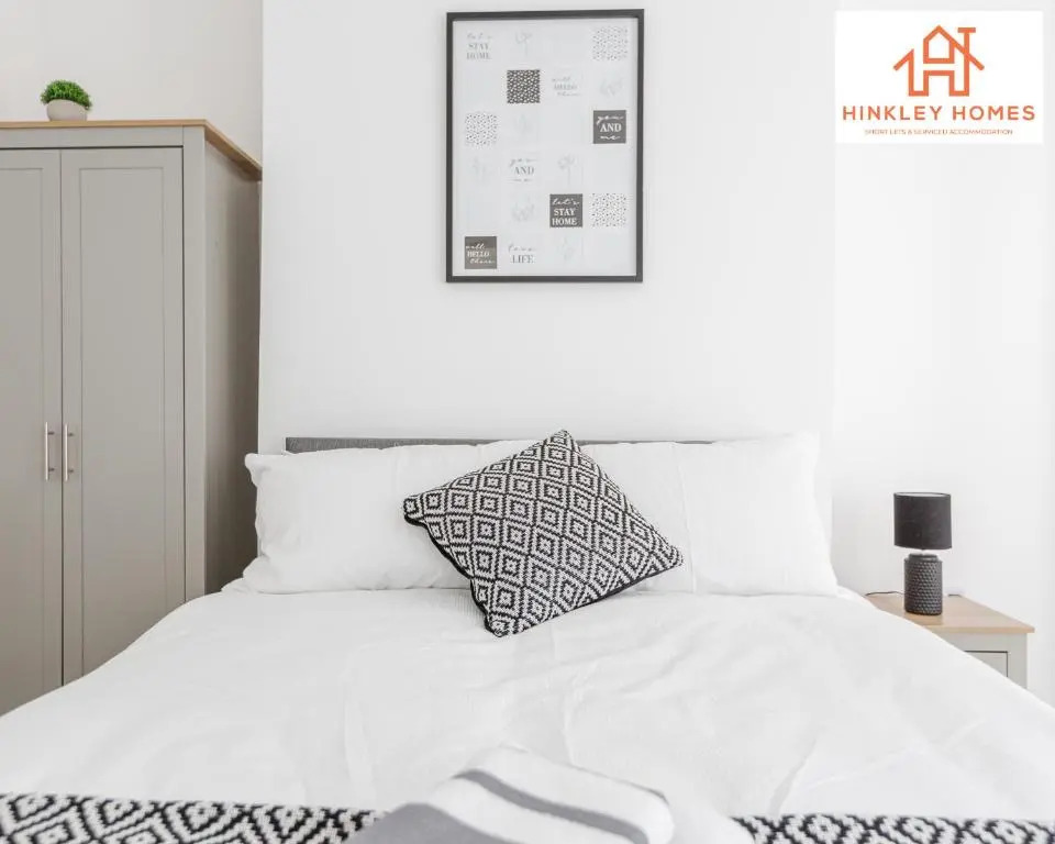 New Immaculate 5bed - Parking - City Links - 5 By Hinkley Homes Short Lets & Serviced Accommodation