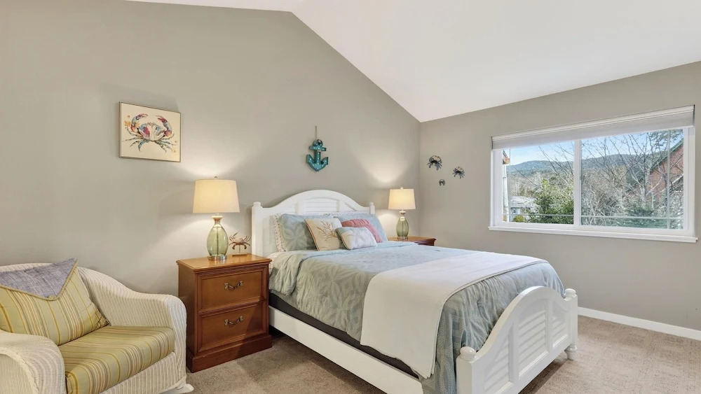Tides & Timber by Avantstay Lakeside Retreat + Hot Tub + Kayaks + Paddleboard + Bikes Near Beach