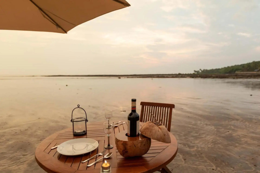 Casa Del Mer by StayVista - Nearby beach with, sea-view rooms & coconut farm