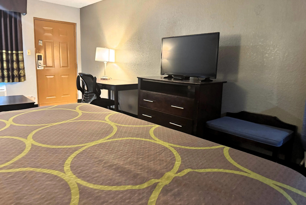 Super 8 by Wyndham Meridian