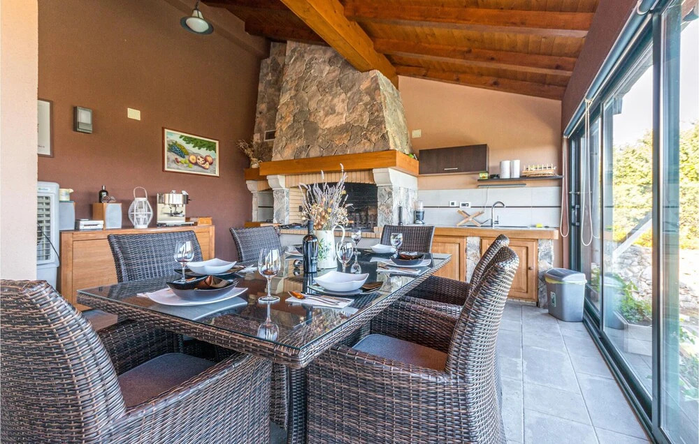 Beautiful Home in Veli Iz With 5 Bedrooms, Wifi and Outdoor Swimming Pool