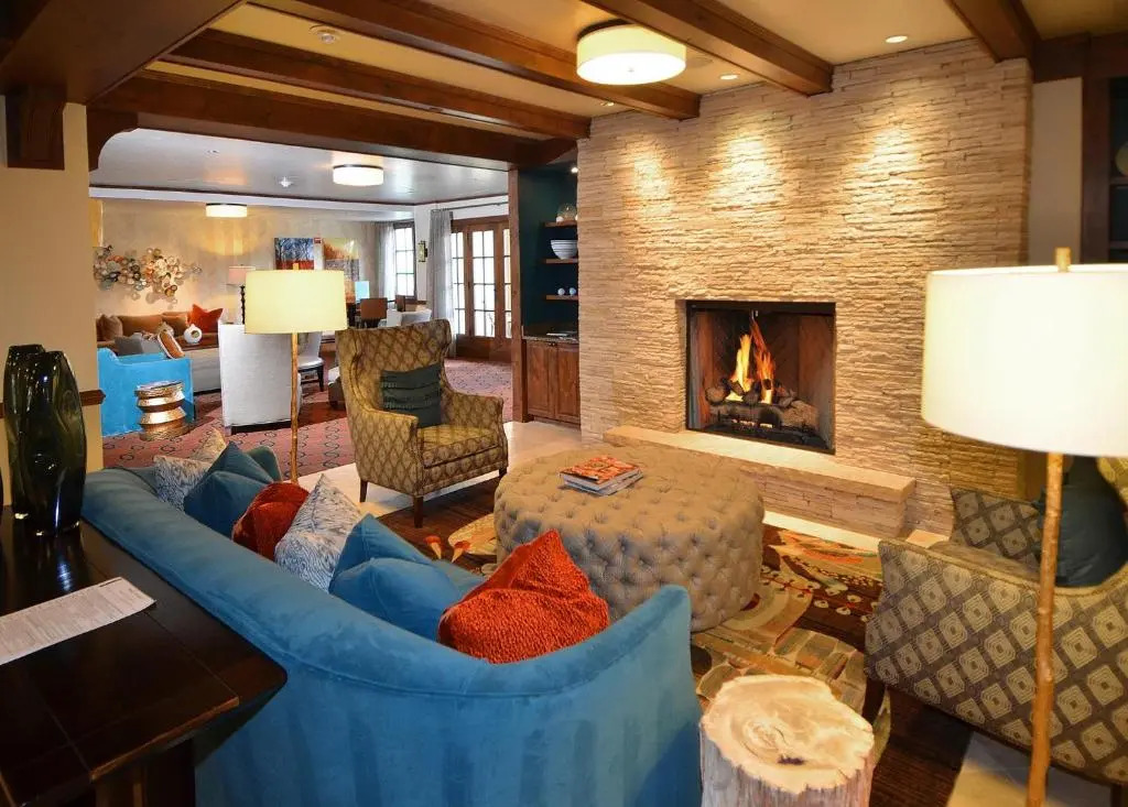 Ascent Residence 208