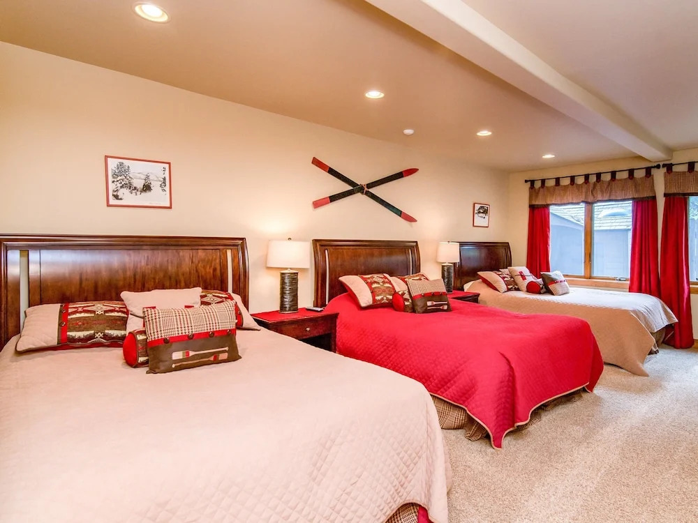 Lakeshore Townhouse 936