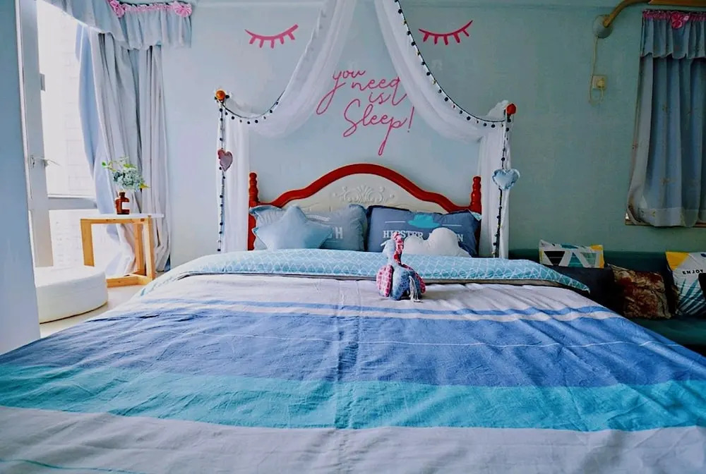 Avatar Clouds Large Queen Bed & High Rise View