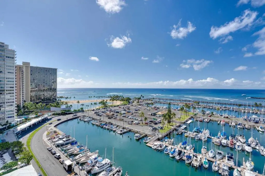 Ilikai Marina 1580