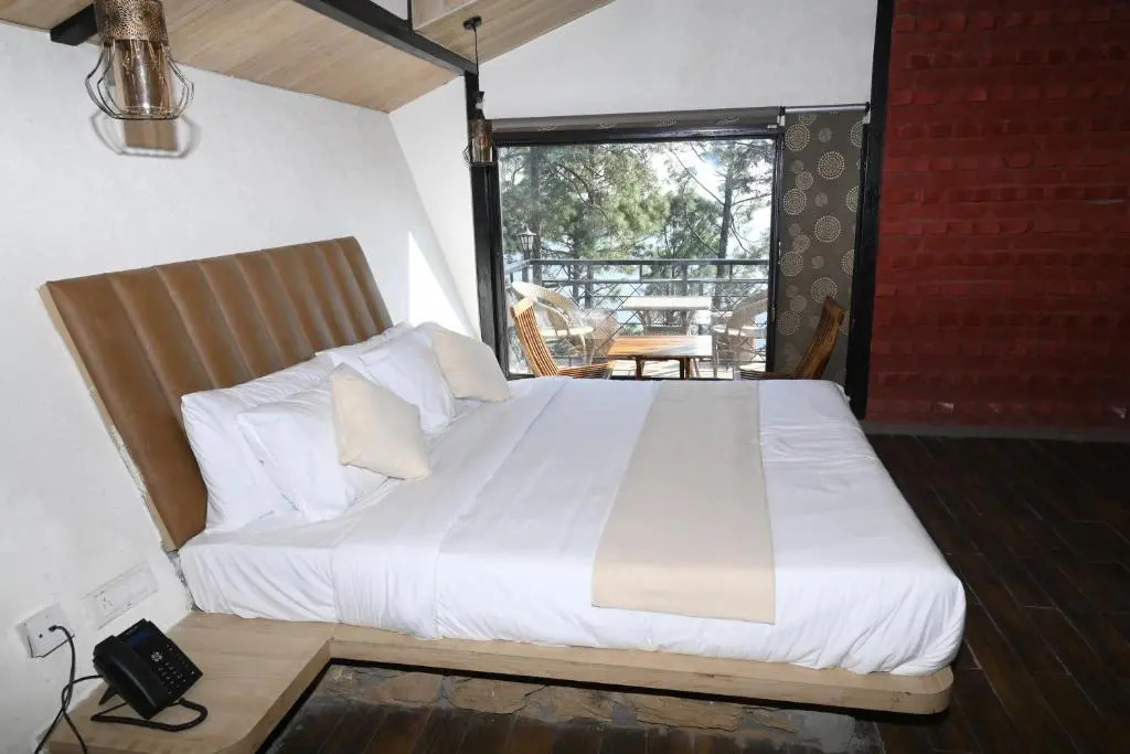 StayVista at tatvam-Mountain views & EV Station