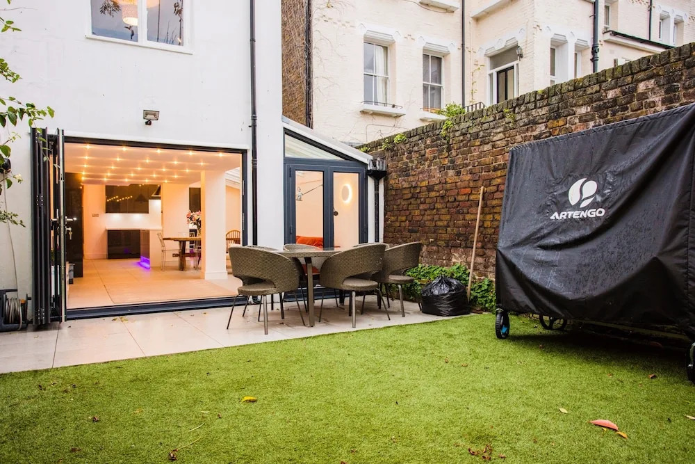 5 Bedroom Home in West London
