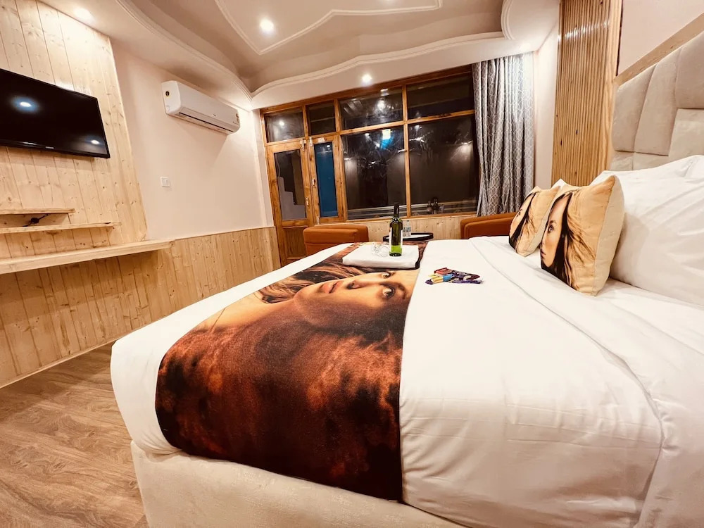 Hill River Resort By West Western -Property of the Year 2024-25 - Central Heated & Air Cooled, Near Mall Road