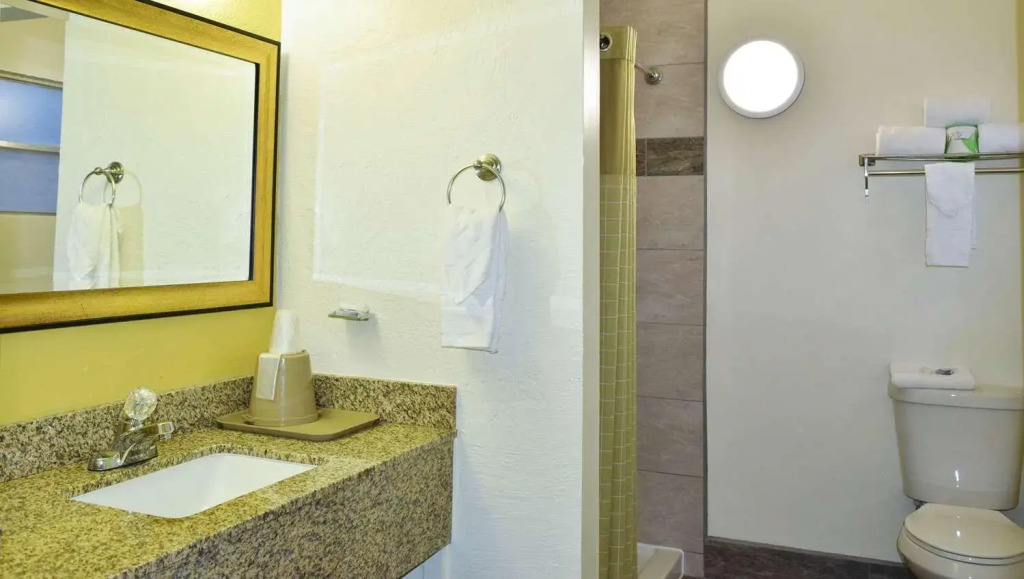 The Classic Desert Aire Hotel