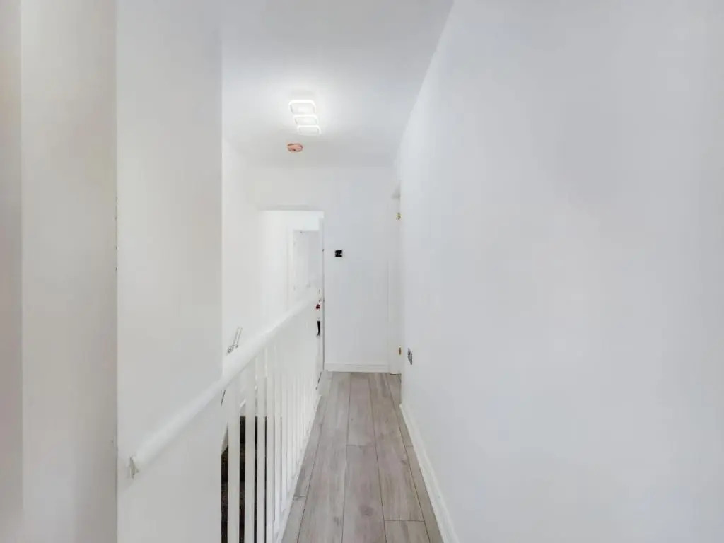 Stunning 4-bed House Fully Refurbished Modern