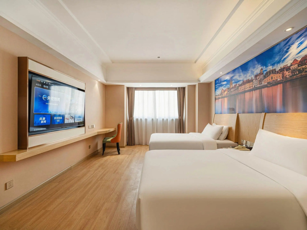 Vienna International Hotel ( Shanghai Kangqiao Metro Station)