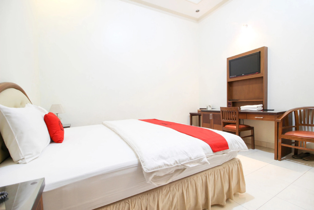 RedDoorz plus @ Tegal Panggung