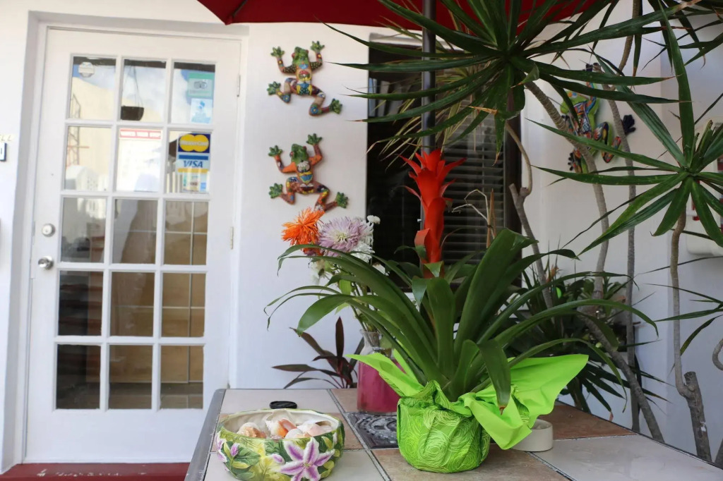 Breakaway Inn Guest House