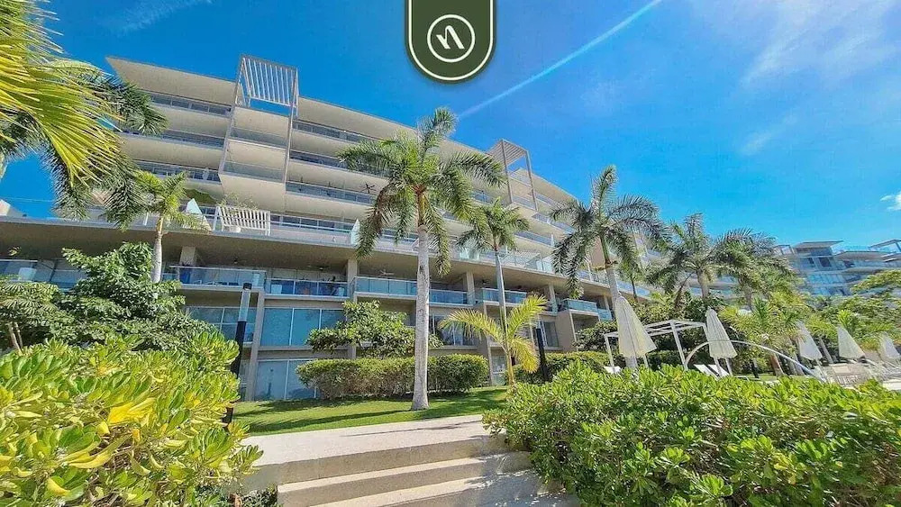 New 3BR Condo - Oceanview Terrace - Private Beach