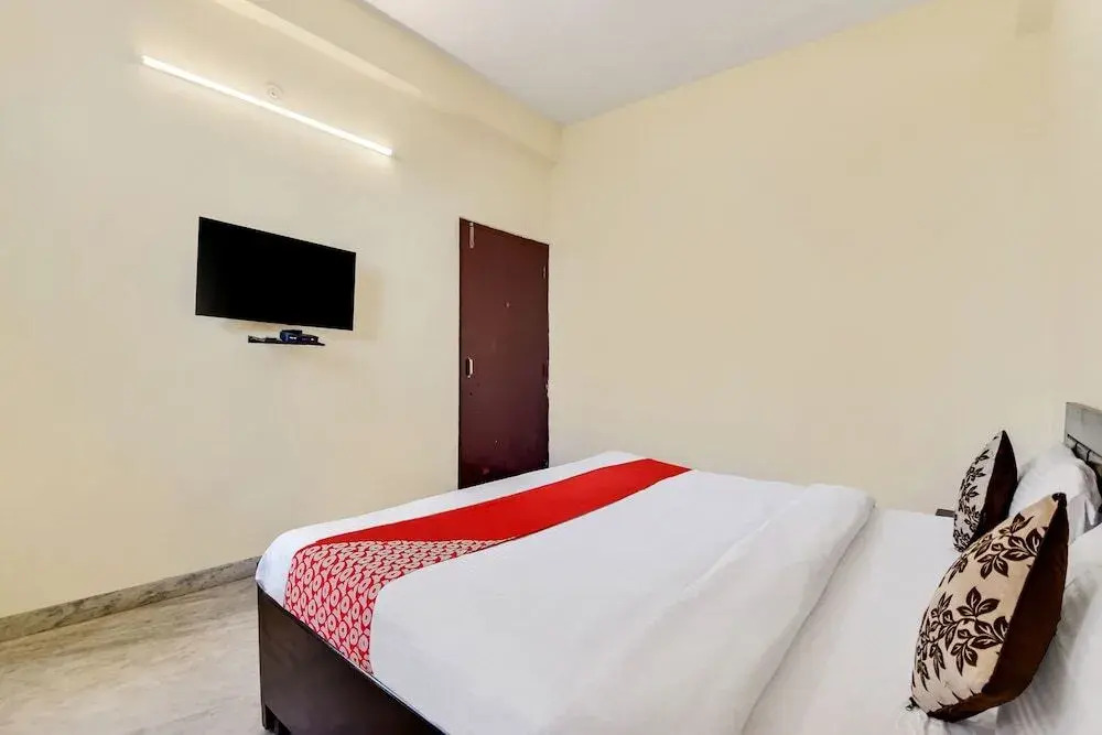 Hotel Shree Sumukh by OYO Rooms