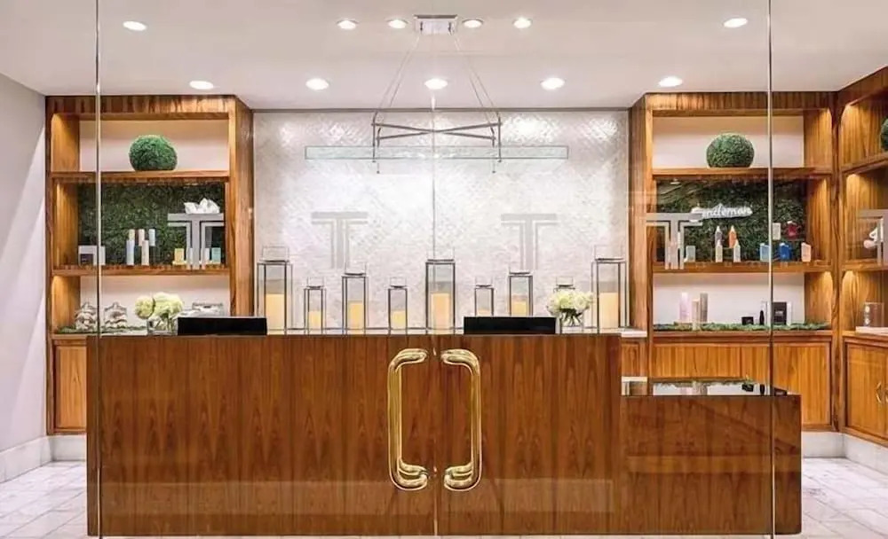 Stylish Renovated Studio at Trump Tower 2804