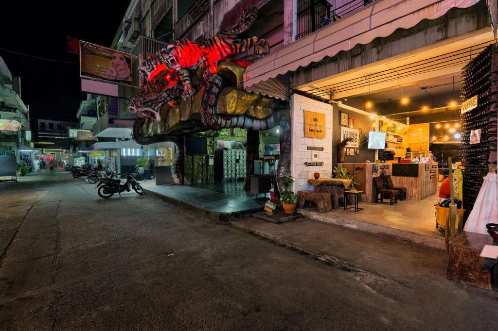 Wire Hostel Patong
