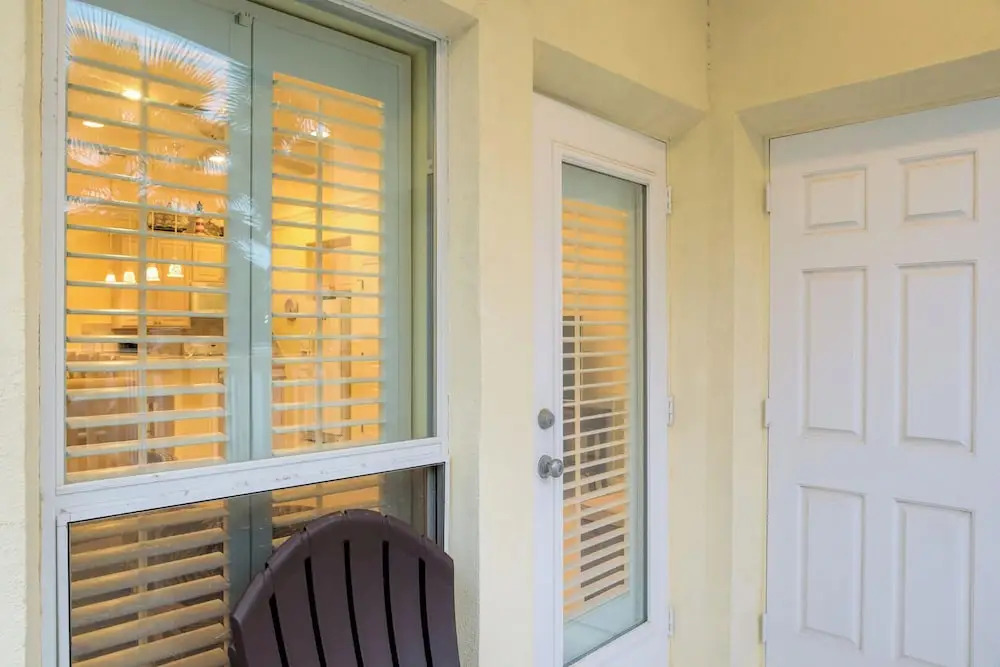 Spacious Ground Floor Condo With Semi-private Pool, 1 Block to Beach