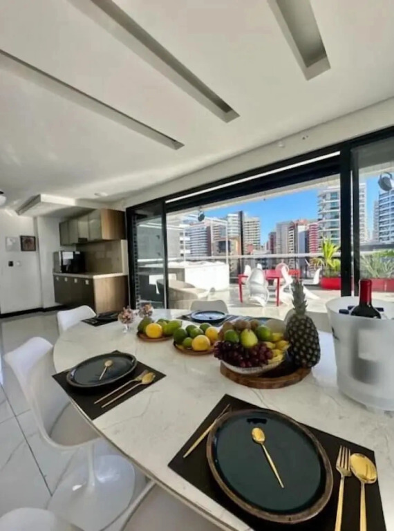 Penthouse Landscape 1403 platinum