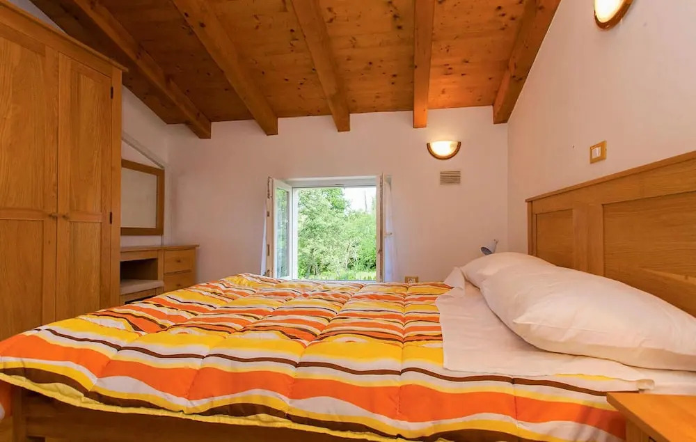 Stunning Home in Valbandon With Wifi and 6 Bedrooms