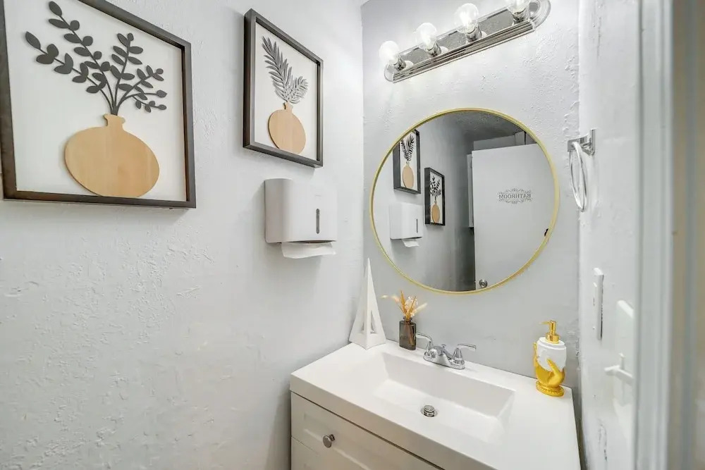 5 Mi to Route 66 Fun! Tulsa Towhome w/ Game Room
