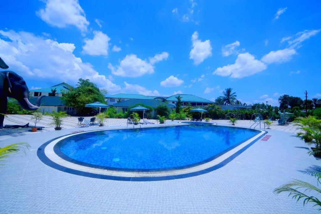 Contour Backwaters Hotel Resort & Convention Centre
