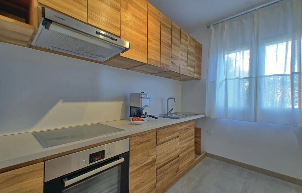 Stunning Home in Prizba With Wifi and 6 Bedrooms