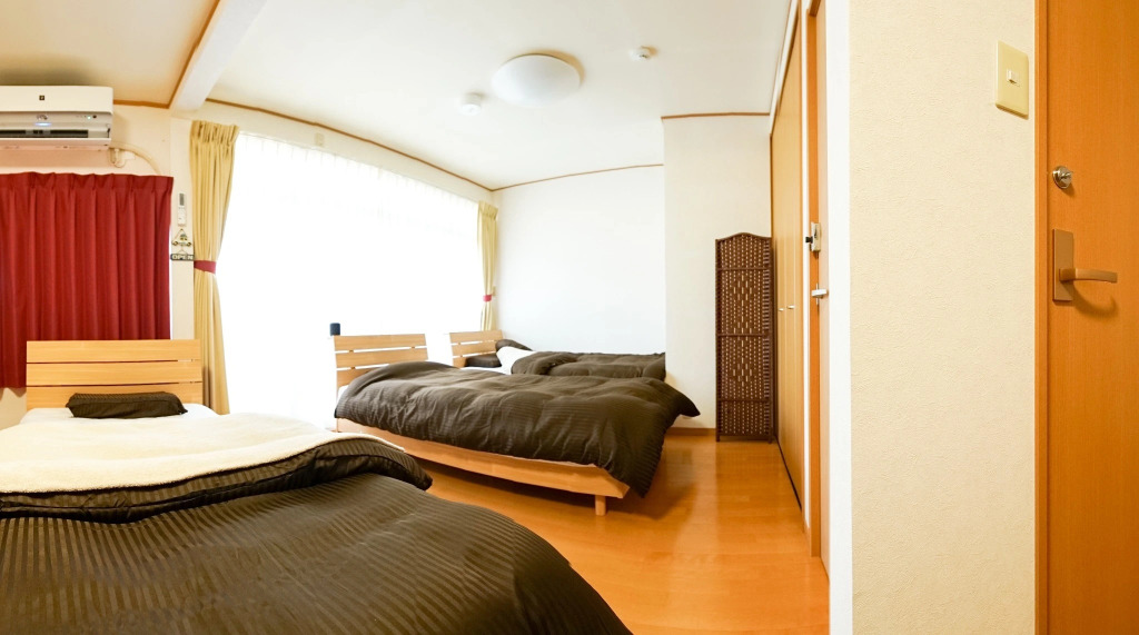 Guesthouse Nishikanazawa Smile and Smile
