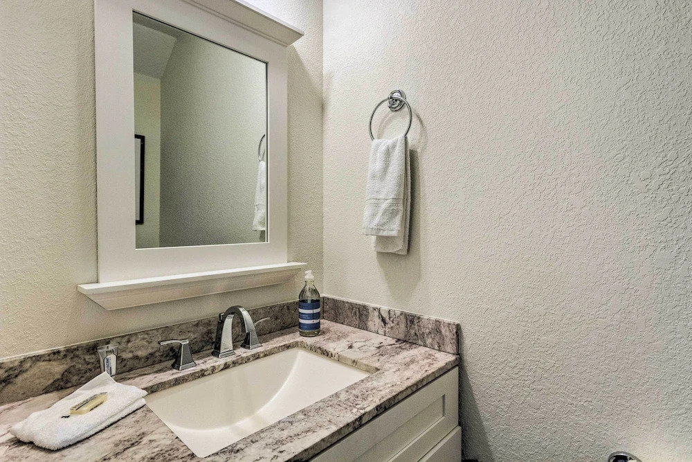 Modern Miramar Beach Townhome, Walk to Ocean!