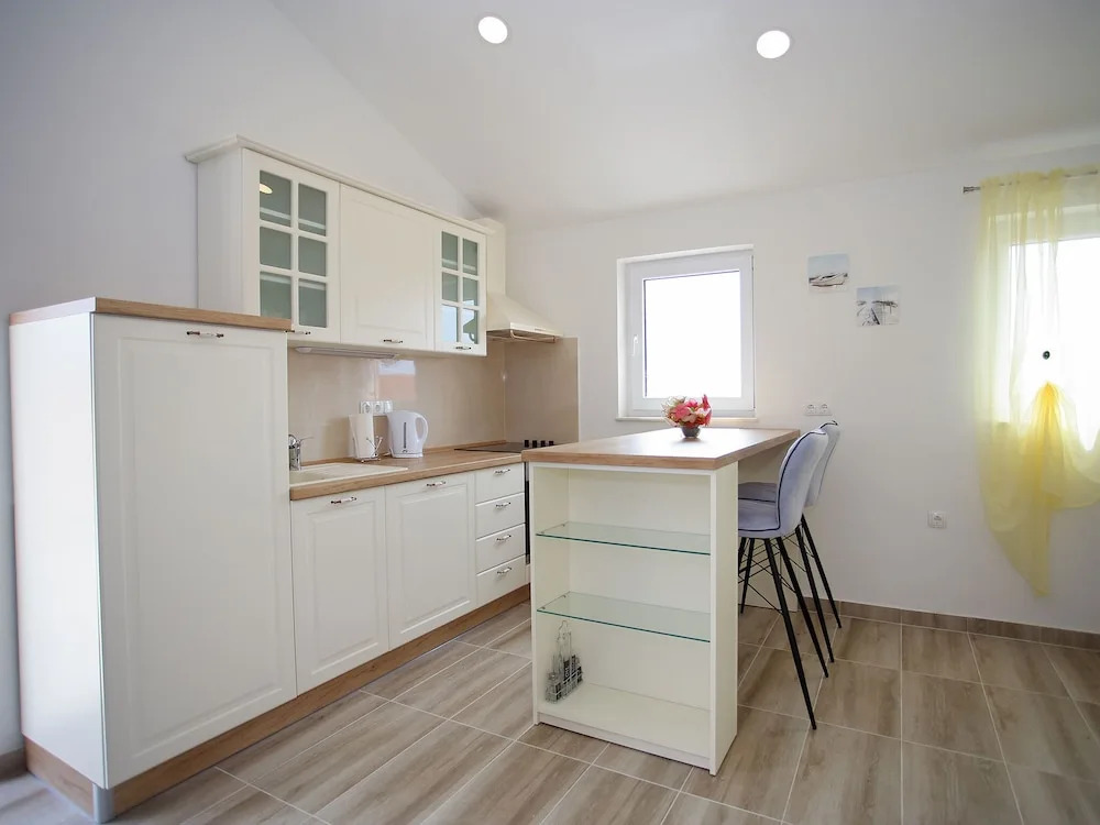 Newly Built Holiday Home in a Quiet Area, 2 Spacious sea View Terraces, Parking