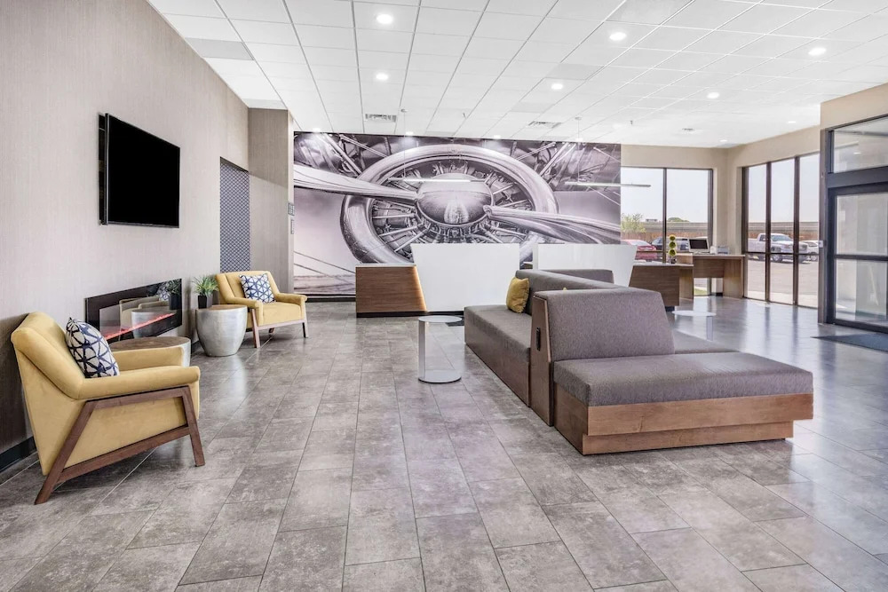 Clarion Hotel & Suites