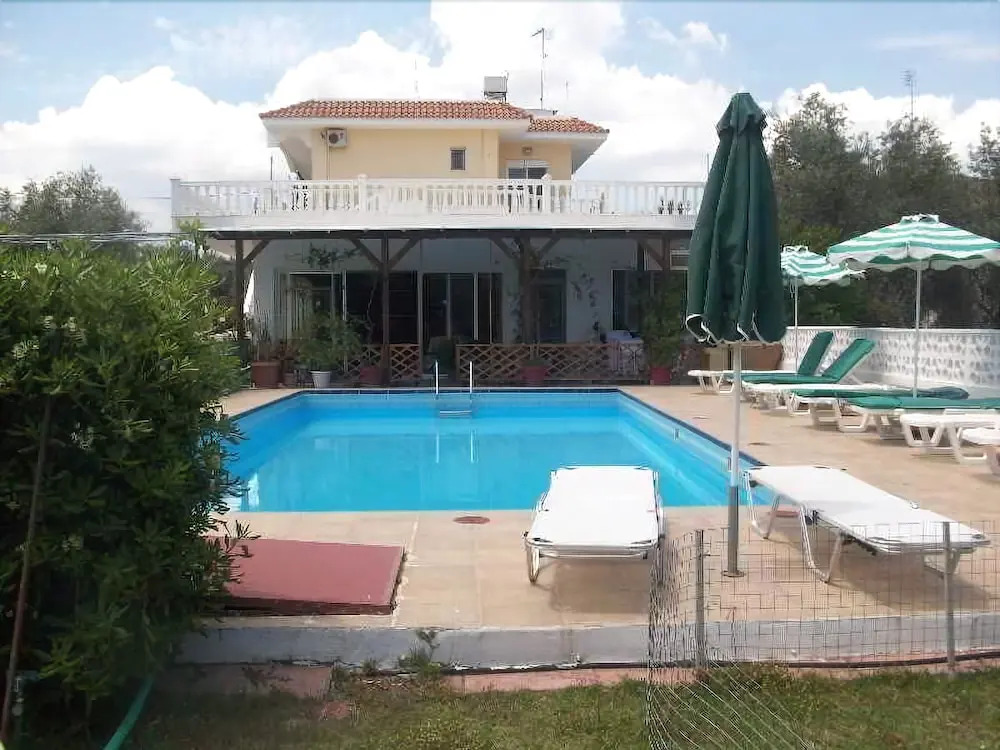 Varelis Family Hotel