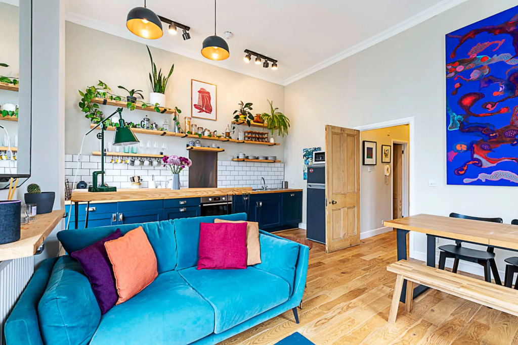 Beautiful Two Bedroom Abode Near Victoria