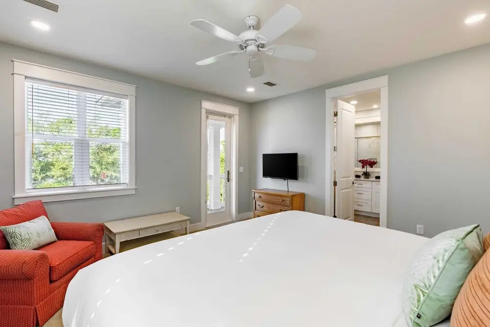Gulf Coast Gem by Avantstay 3 Blocks to Beach & Town Plaza Community Pool