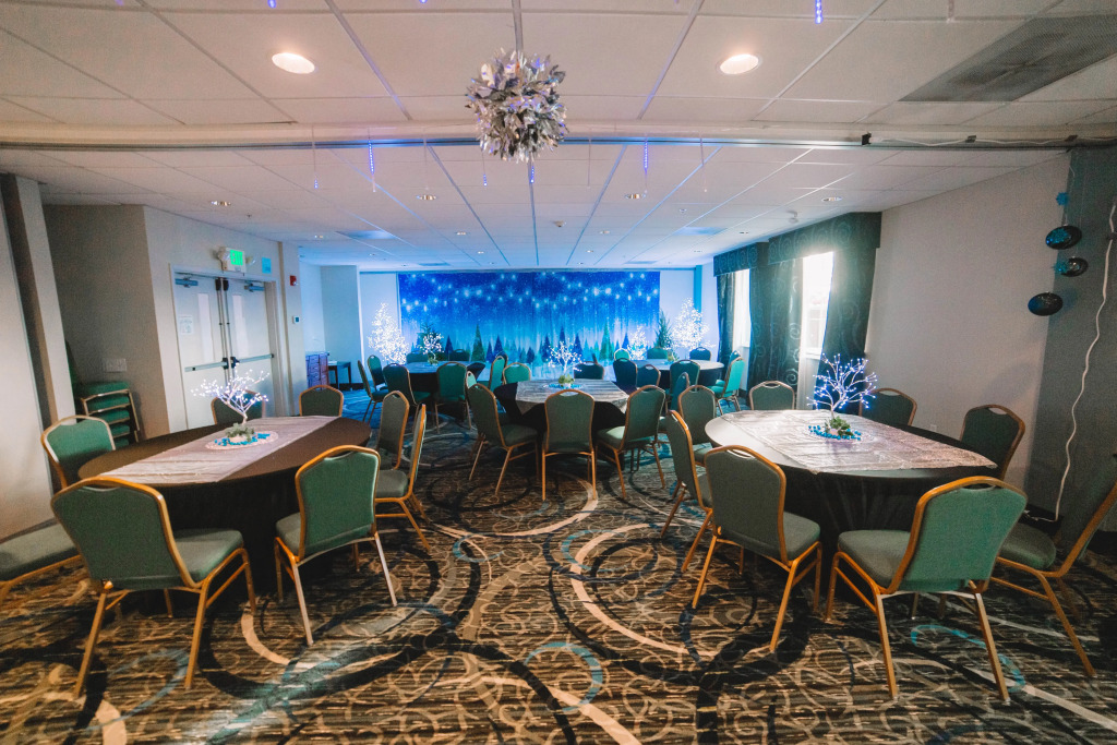 Holiday Inn Express & Suites Tacoma South - Lakewood by IHG