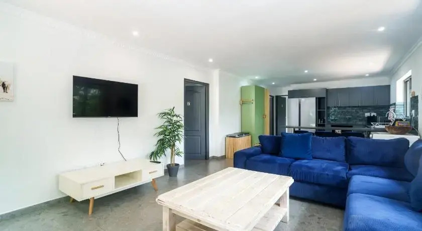 Hout Bay Gem - Elise Way