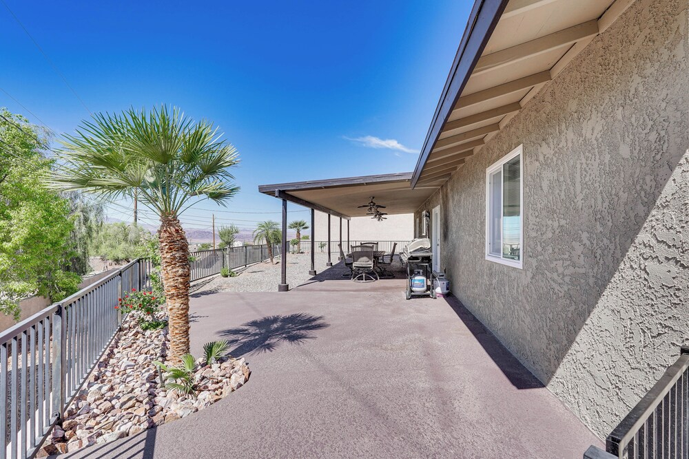5 Mi to Beach: Poolside Paradise in Lake Havasu!