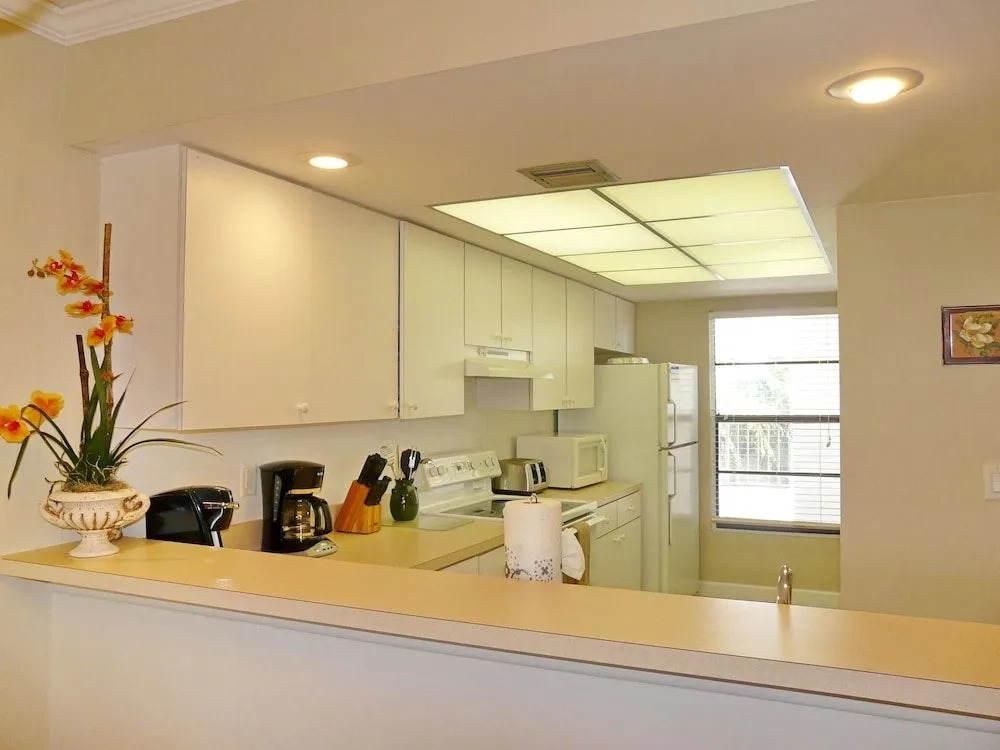 Stylish Condo Across From South Beach