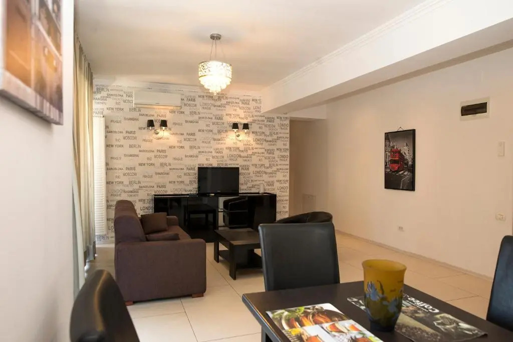 Lake Divine Apartment 11